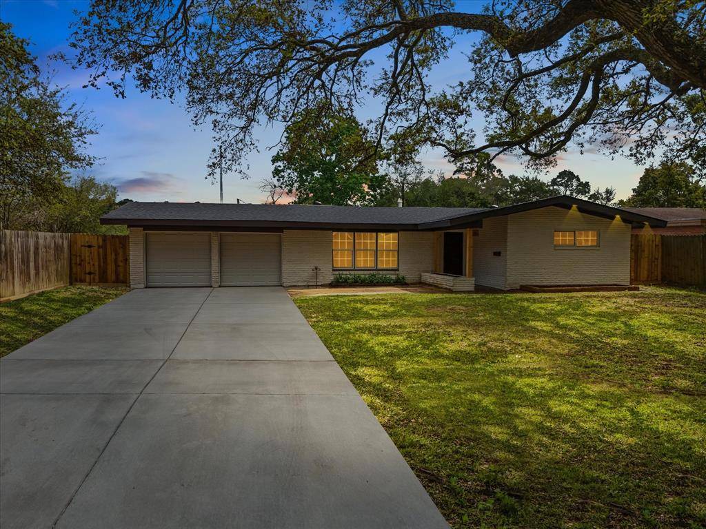 Hitchcock, TX 77563,106 Crestview DR