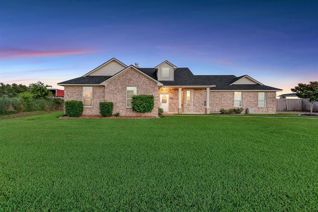 Mont Belvieu, TX 77523,9826 Palm DR