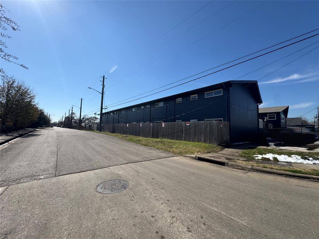 Houston, TX 77021,4706 Yellowstone BLVD #25