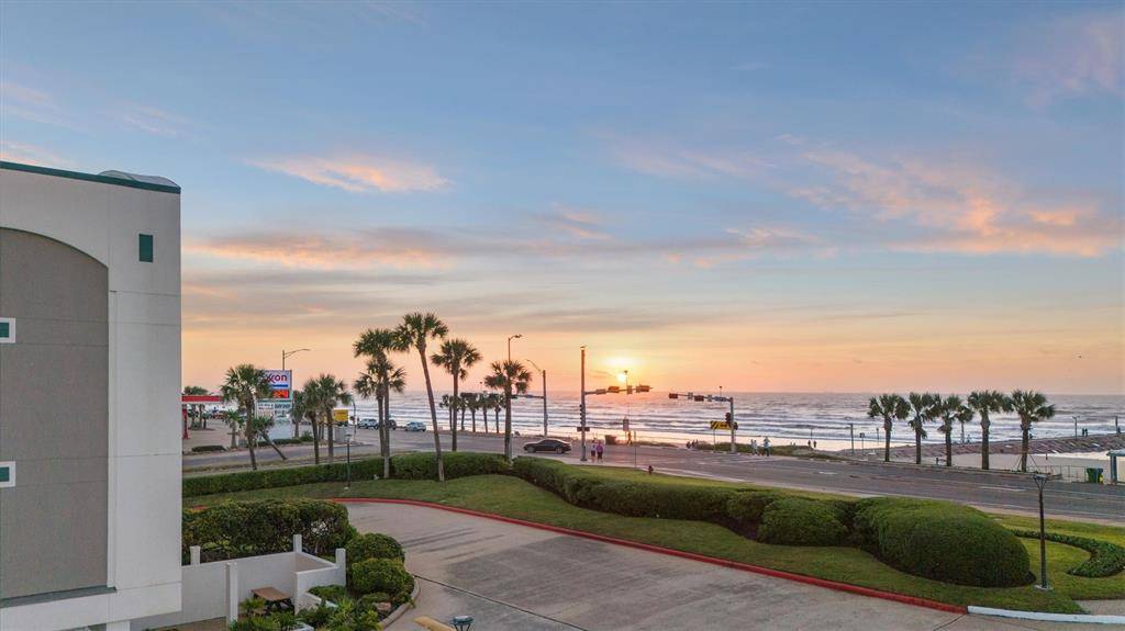 Galveston, TX 77551,6102 Seawall BLVD #221