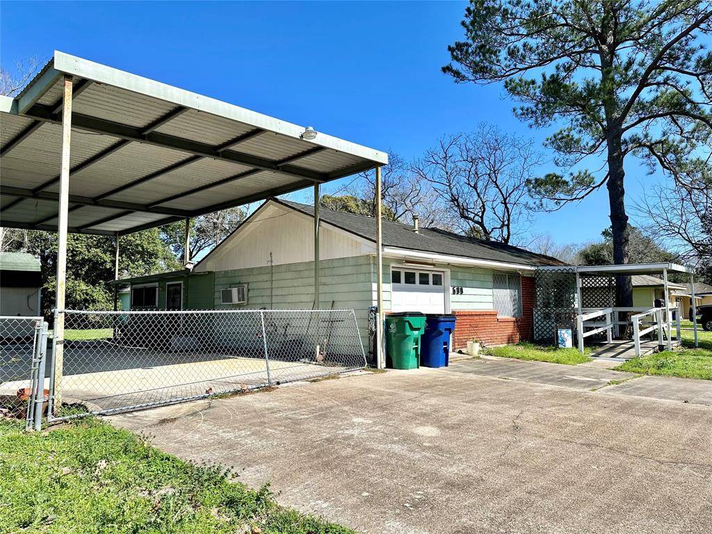 Angleton, TX 77515,600 Catalpa ST