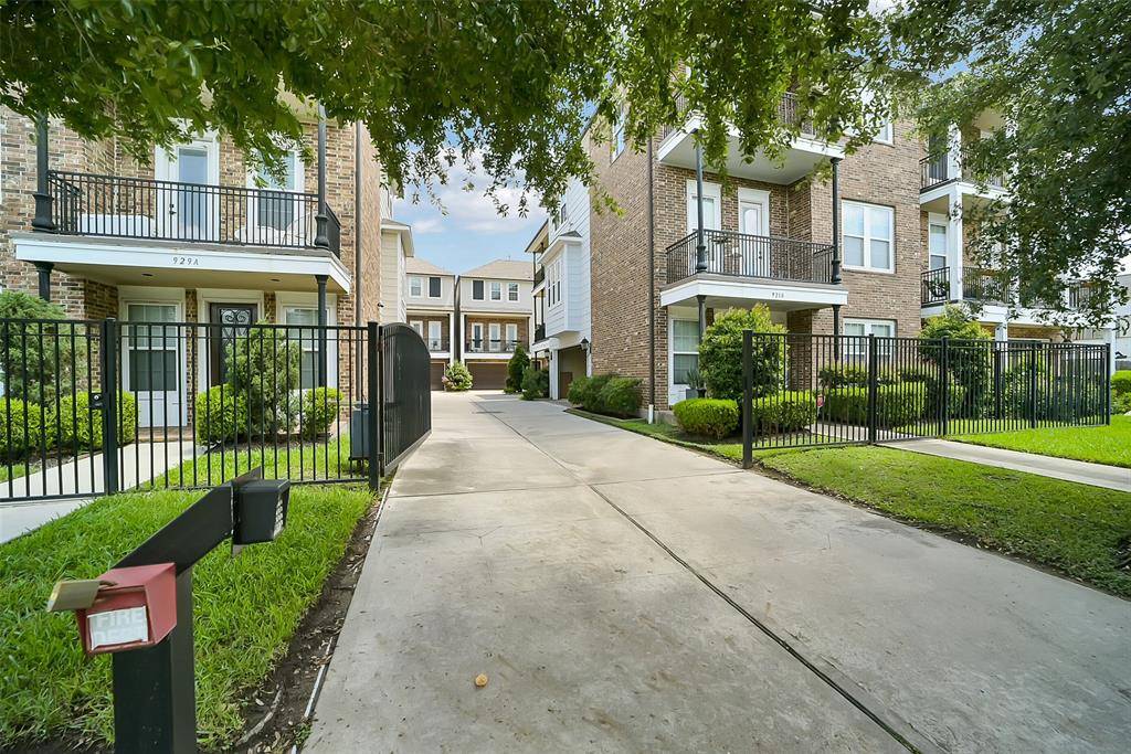 Houston, TX 77008,925 W 19th ST #B