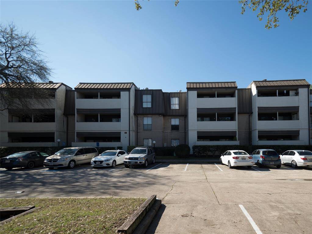 Houston, TX 77042,3075 Walnut Bend LN #18