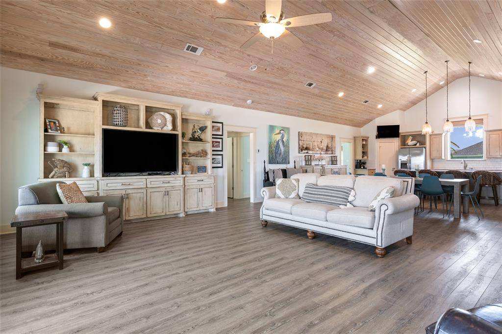 Crystal Beach, TX 77650,2585 Tide DR