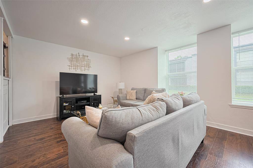 Houston, TX 77043,10174 Beekman Place DR