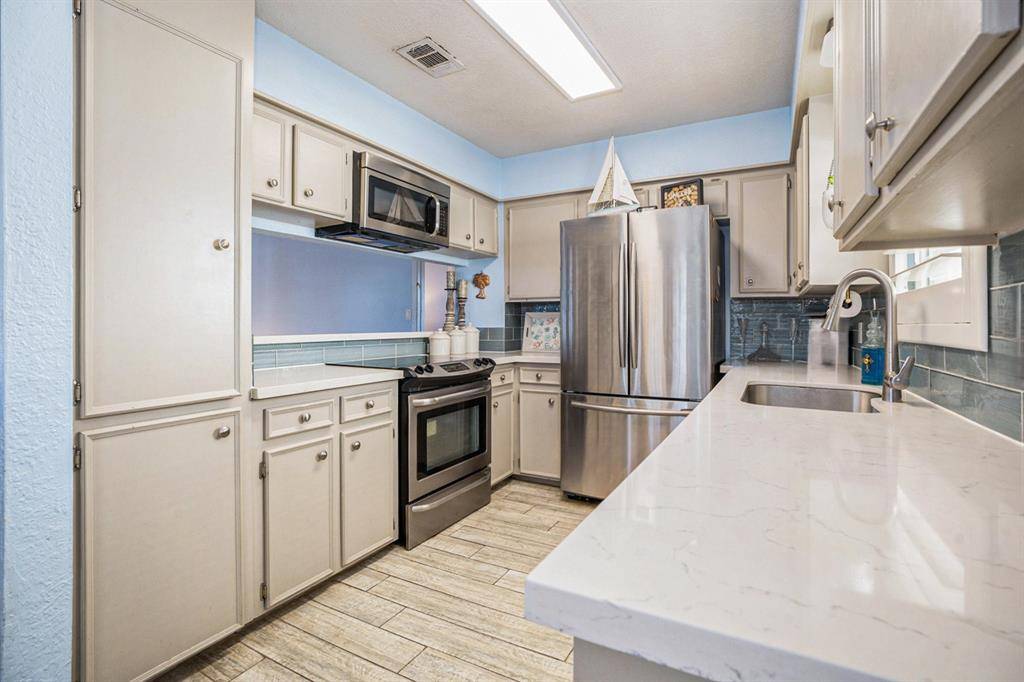 La Marque, TX 77568,10 S Sandpiper ST