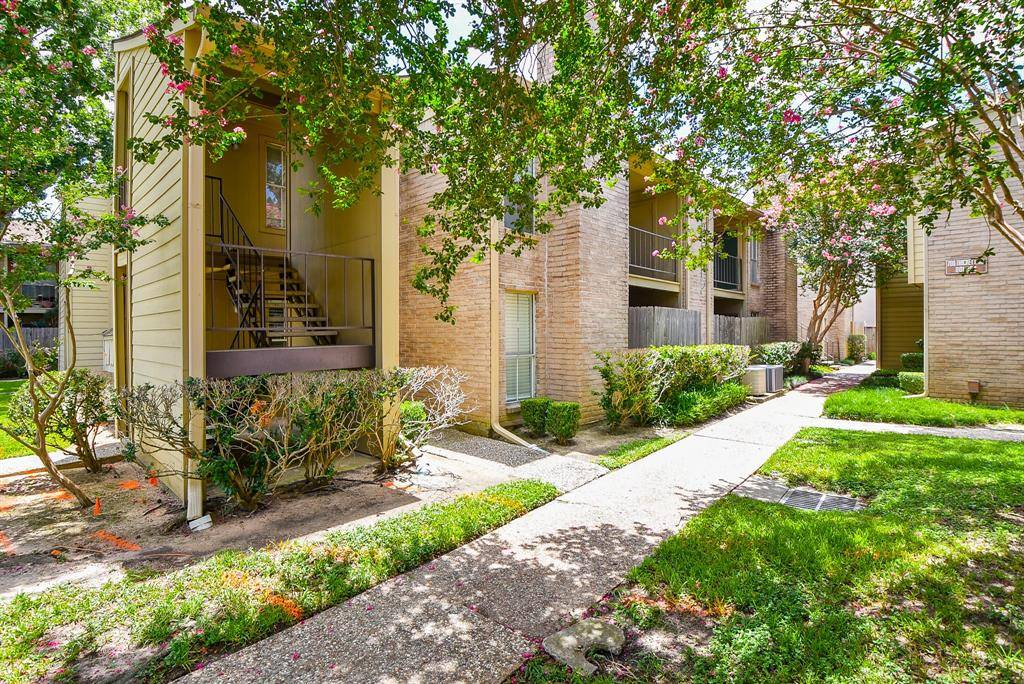 Houston, TX 77079,700 Thicket LN #901