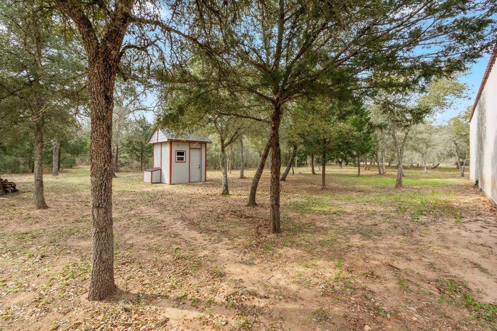 Weimar, TX 78962,2048 Oakridge RD