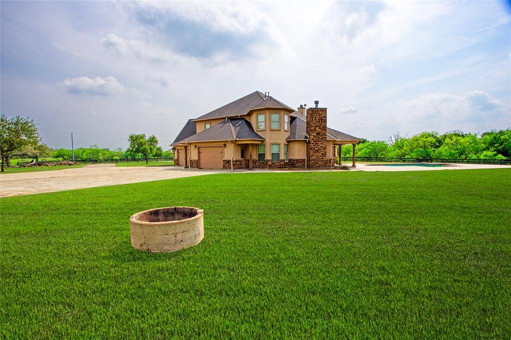 Flatonia, TX 78941,5202 Cowan RD