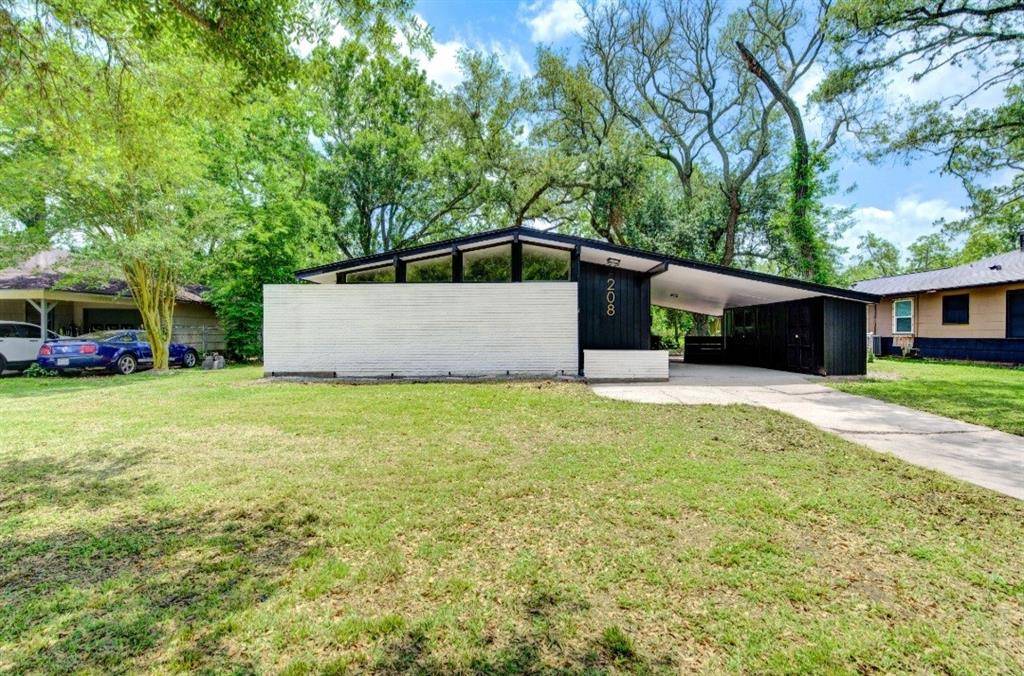 Lake Jackson, TX 77566,208 Palm LN