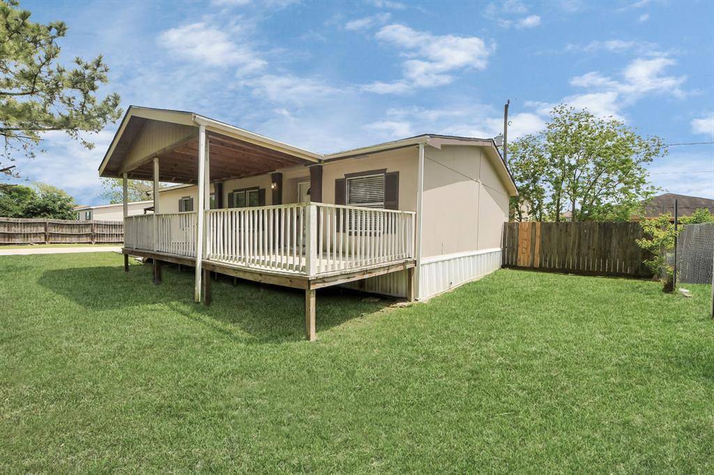 Highlands, TX 77562,2518 N Battlebell RD