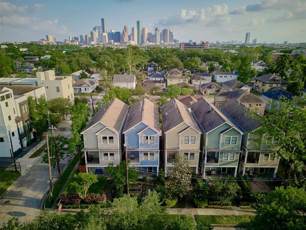 Houston, TX 77009,228 E Woodland ST