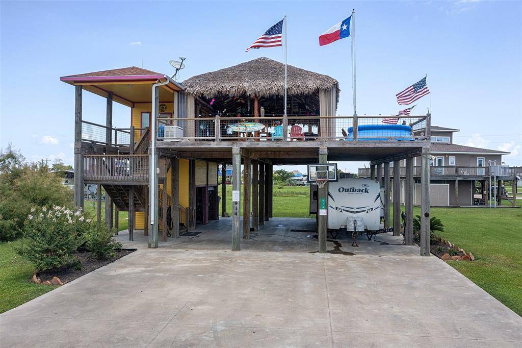 Port Bolivar, TX 77650,914 Salt Cedar LN