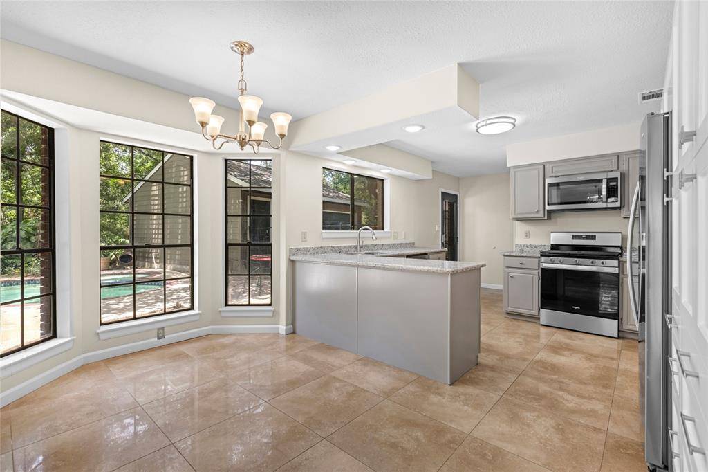 Spring, TX 77381,5 Cat Feet CT