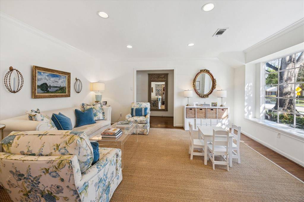 Houston, TX 77063,8014 Meadowbriar LN