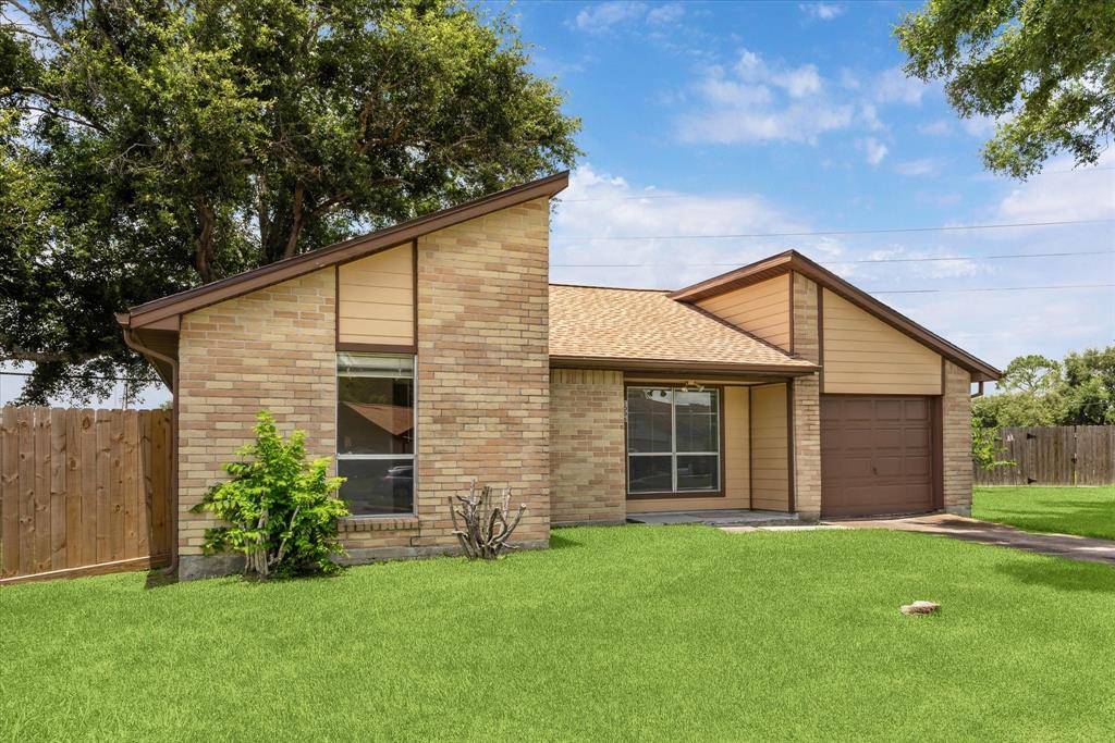 Pearland, TX 77584,1006 W Brompton DR