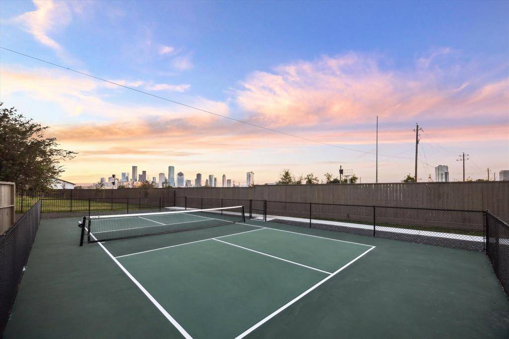 Houston, TX 77007,3067 Hicks Street