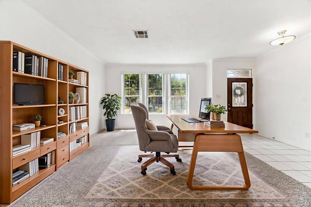 Sugar Land, TX 77479,815 SPRING VALLEY COURT