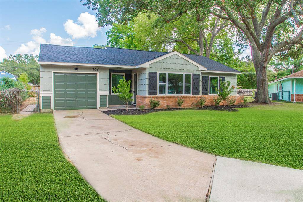 Alvin, TX 77511,704 Richards ST