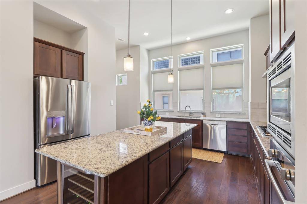 Houston, TX 77007,149 E 2nd ST