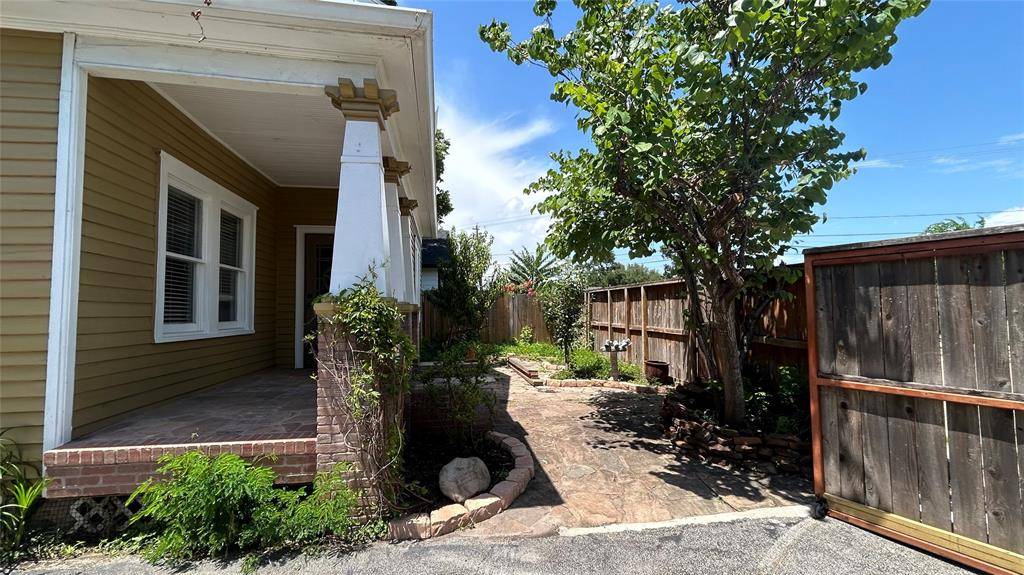 Houston, TX 77009,209 Walton ST