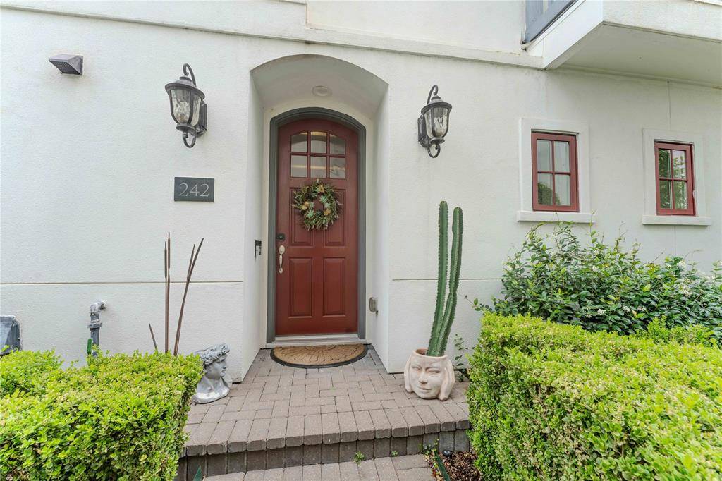 Houston, TX 77008,242 E 28th ST