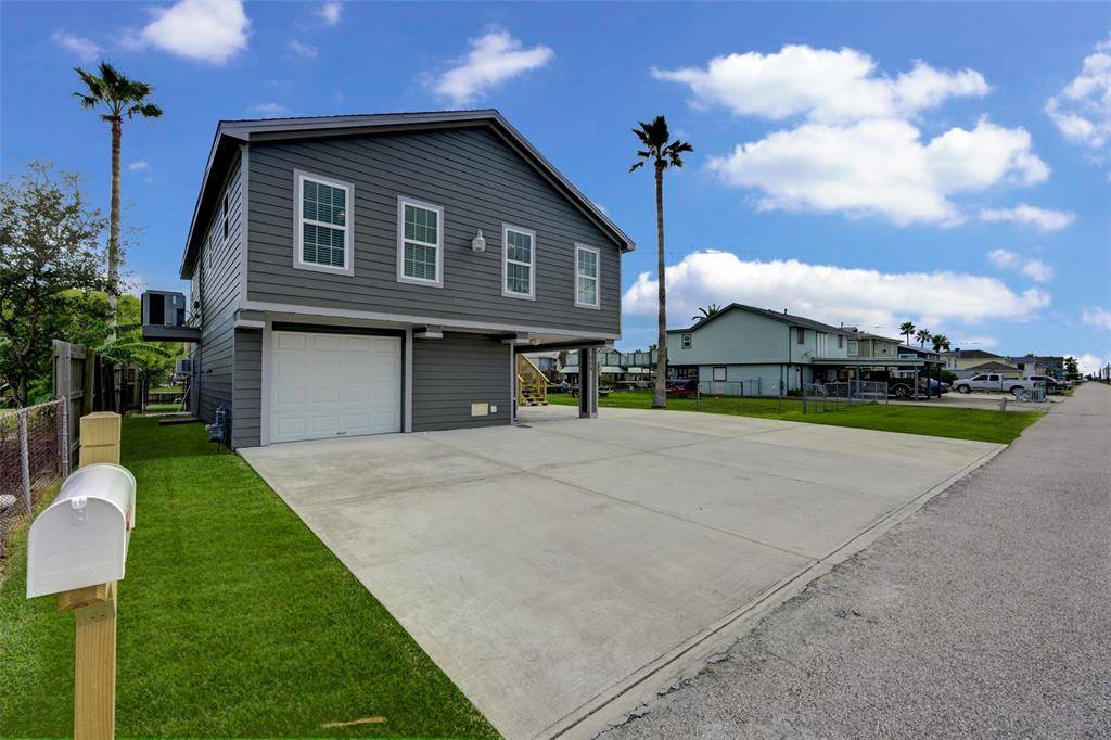 Bayou Vista, TX 77563,114 Tarpon ST