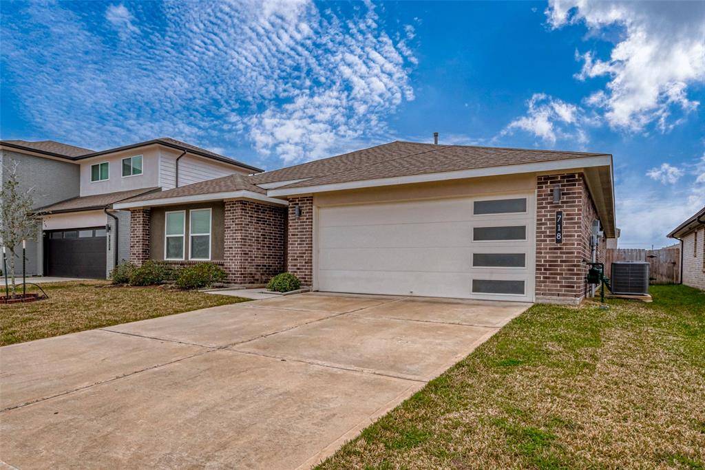 Rosharon, TX 77583,718 Heart Manor Dr