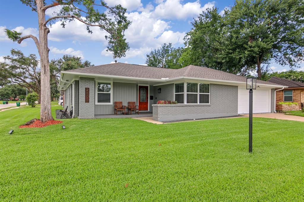 Houston, TX 77008,2102 Lazybrook DR