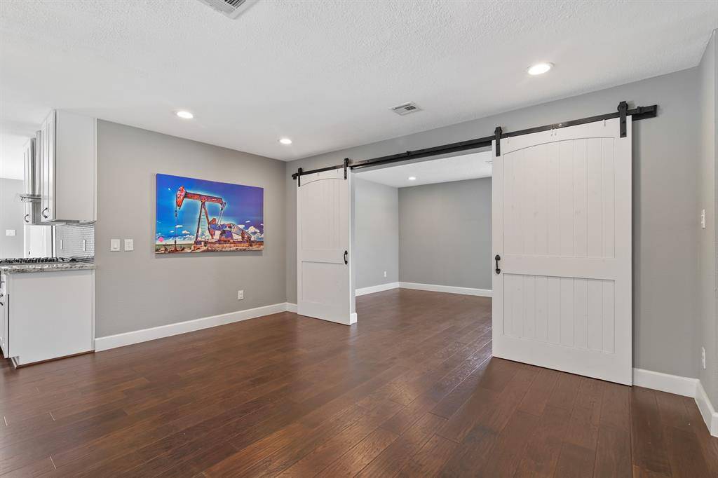 Houston, TX 77008,2102 Lazybrook DR