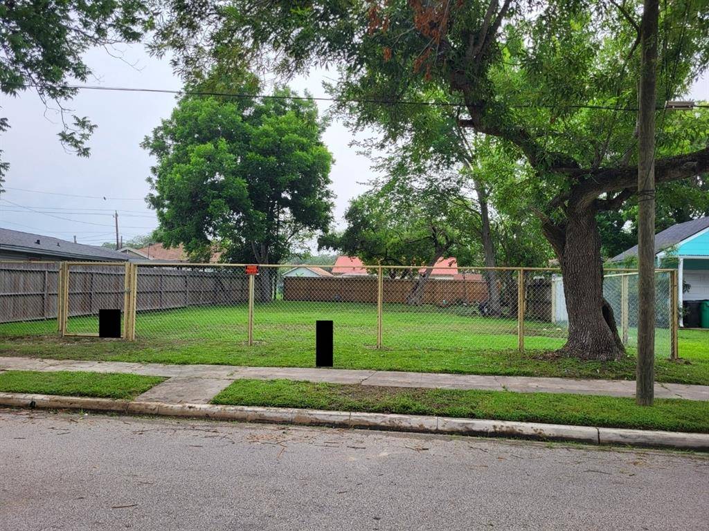 Baytown, TX 77520,420 W Lobit ST