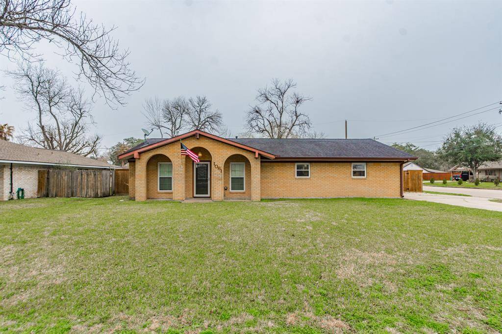 Angleton, TX 77515,1061 Grove DR