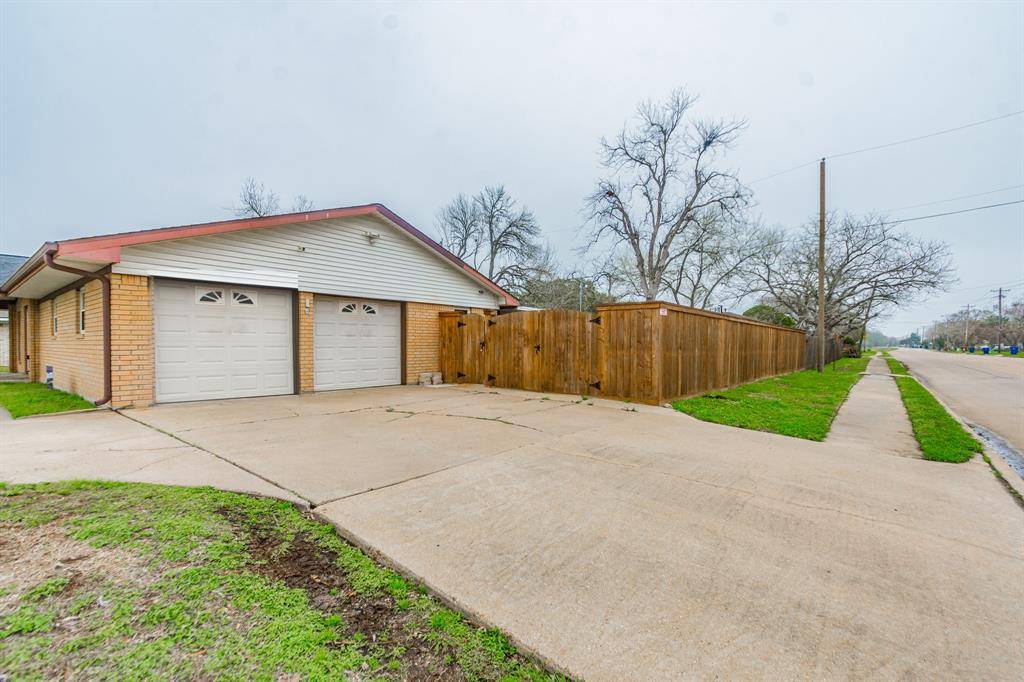 Angleton, TX 77515,1061 Grove DR