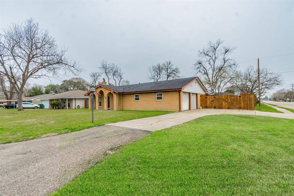 Angleton, TX 77515,1061 Grove DR