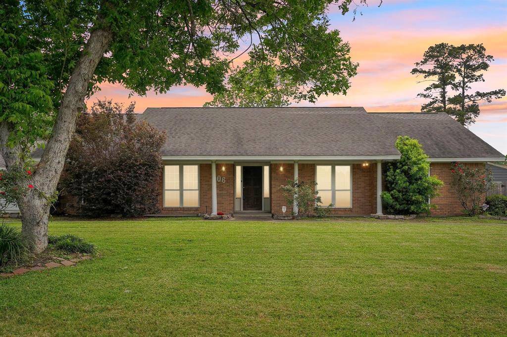 Highlands, TX 77562,106 Faith ST