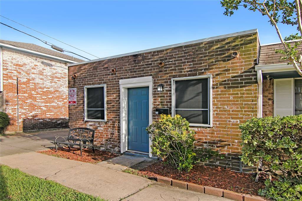 La Porte, TX 77571,211 W F ST #211