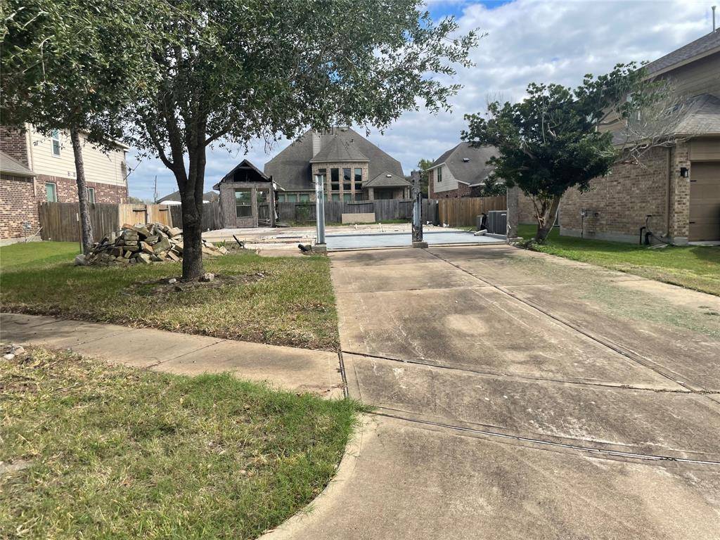 Rosharon, TX 77583,9415 Emerald Lakes DR