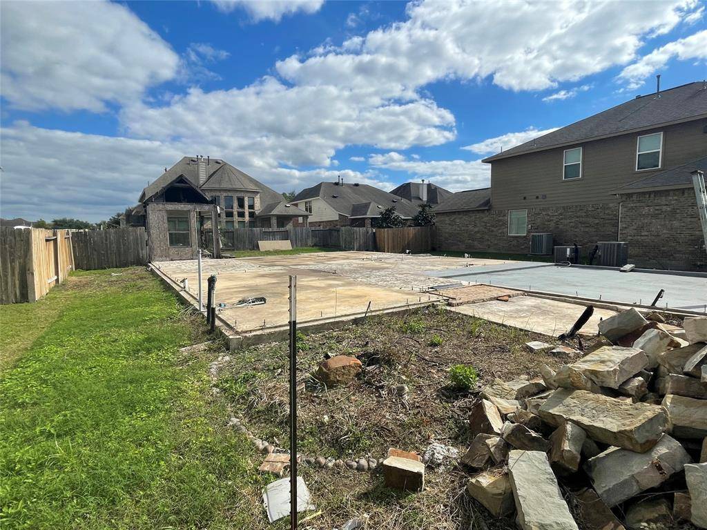 Rosharon, TX 77583,9415 Emerald Lakes DR