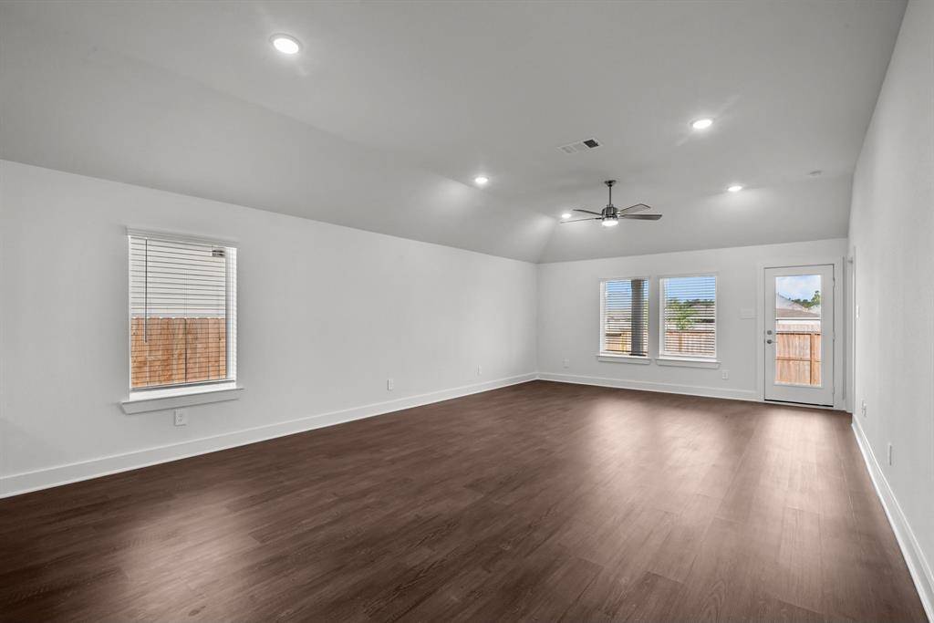 Willis, TX 77378,814 Falling Cave DR