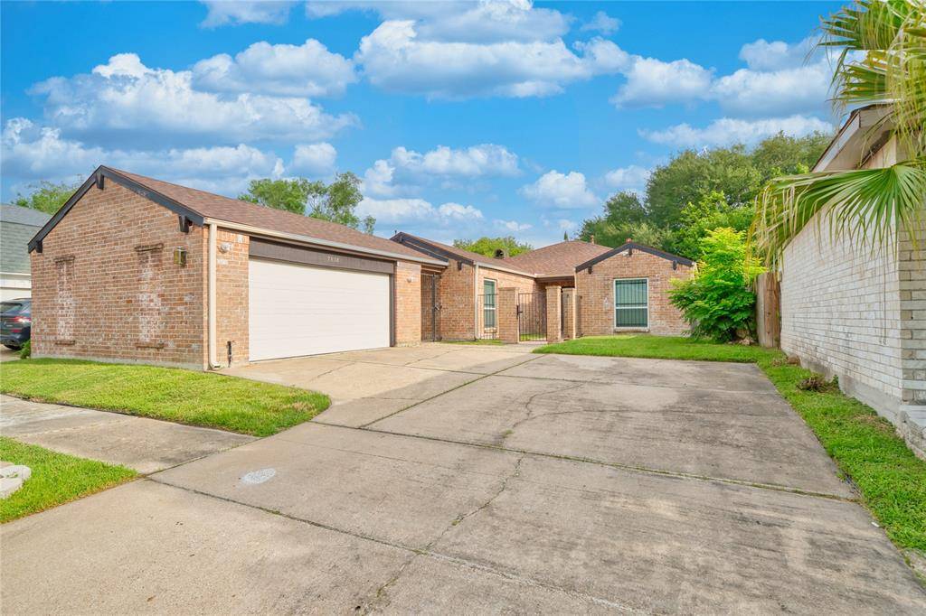 Houston, TX 77071,7838 Vickijohn DR