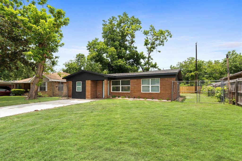 Houston, TX 77022,327 E Delz DR