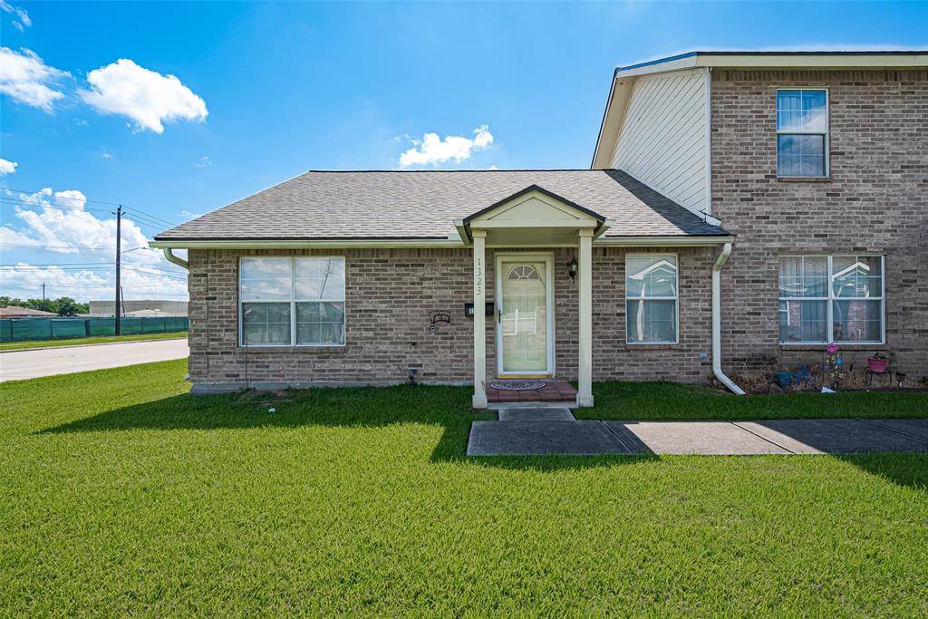 Pasadena, TX 77502,1323 Queens RD