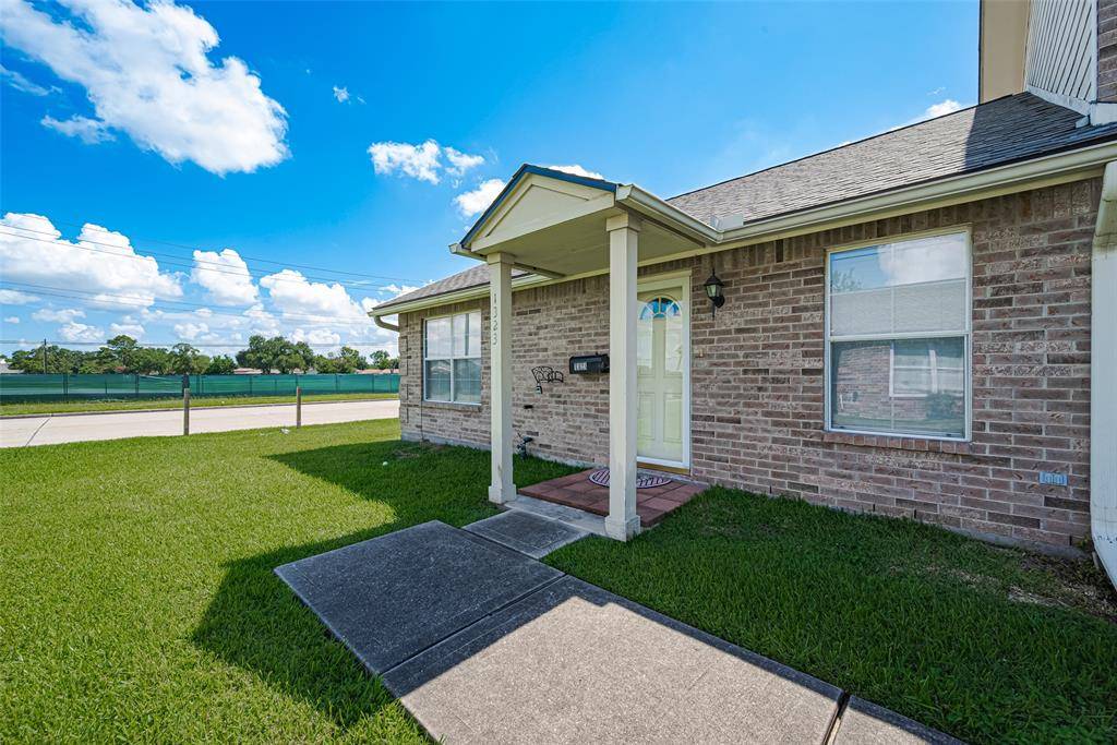 Pasadena, TX 77502,1323 Queens RD