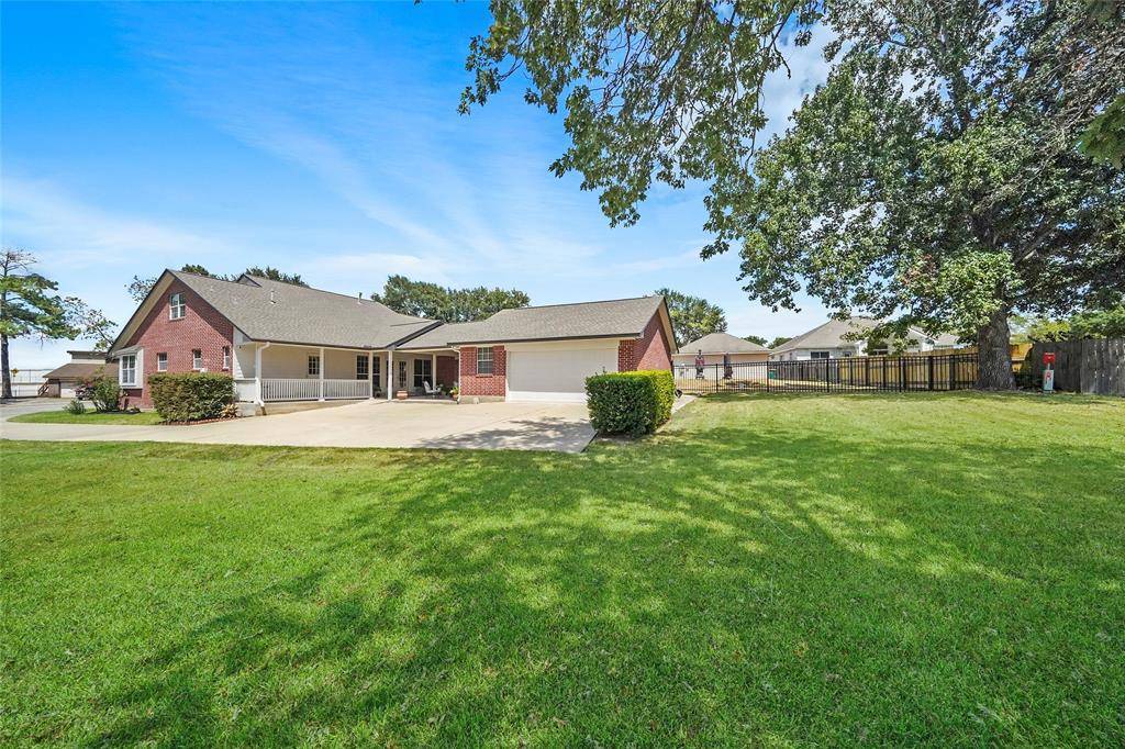 Willis, TX 77318,5224 Shorewood DR