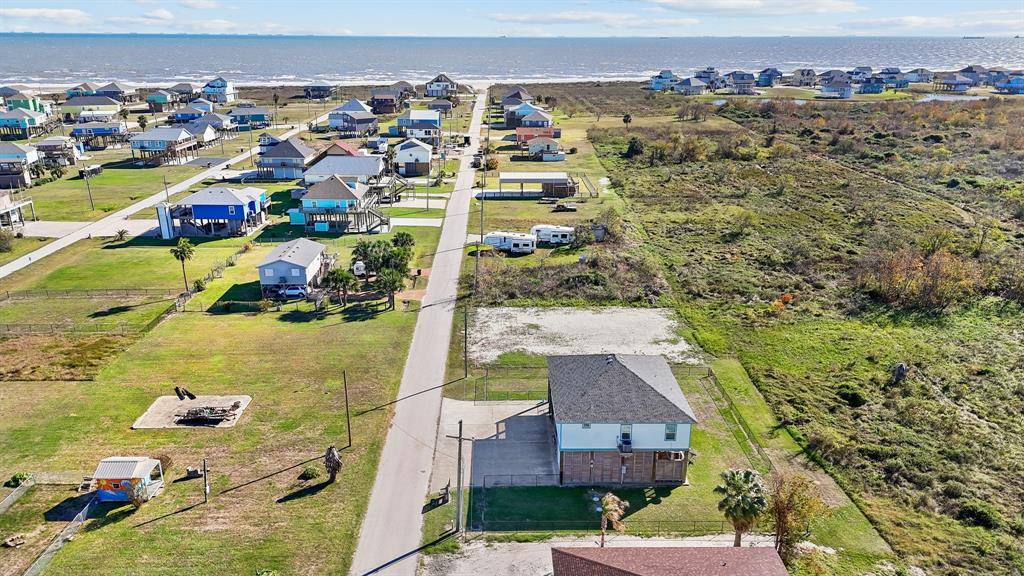 Crystal Beach, TX 77650,927 Magnolia LN