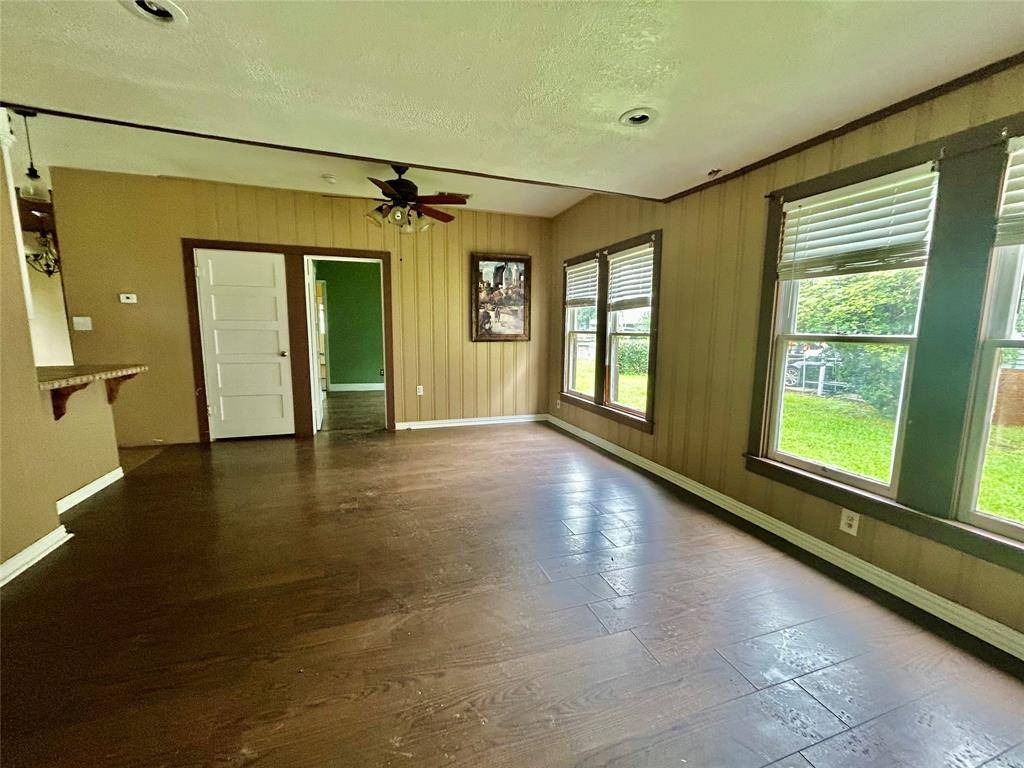 Groves, TX 77619,5119 33rd ST