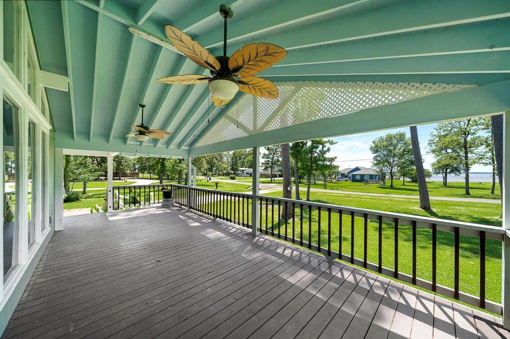 Onalaska, TX 77360,315 Lakeview HBR