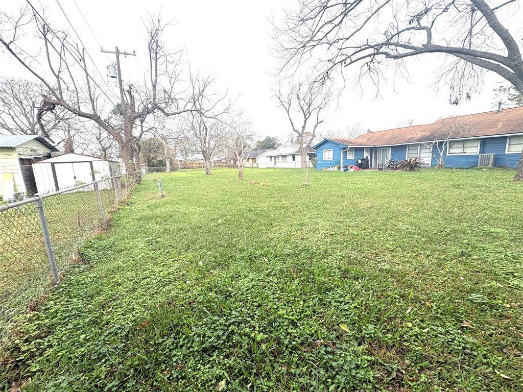 Angleton, TX 77515,605 Holly ST