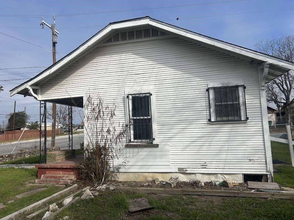 San Antonio, TX 78208,1718 N Walters