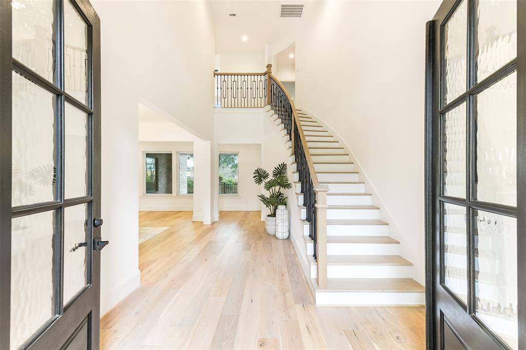 Houston, TX 77079,10902 Britoak LN